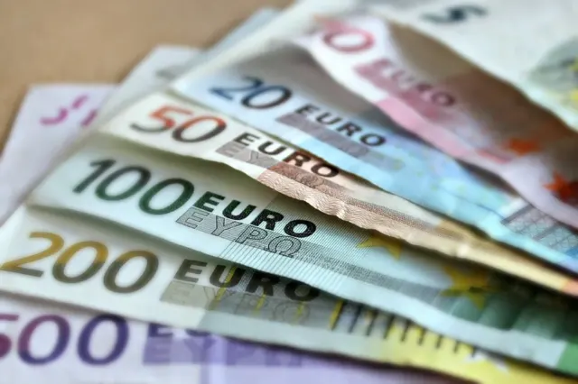 Jak sobie poradzić z przejściowymi brakami środków na koncie? Rozwiązanie dla ludzi w kłopotach finansowych