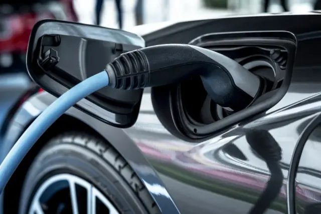 hybrydowy czy elektryczny